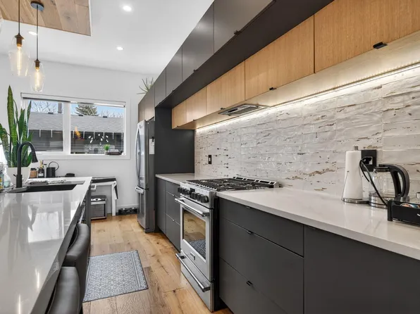 8405 77th St NW, Edmonton, AB T6C 2L7