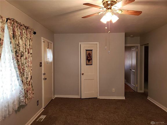 3rd image of 606 Alexander Dr