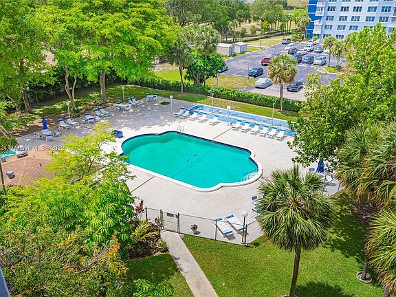 3rd image of 3800 Hillcrest Dr APT 612