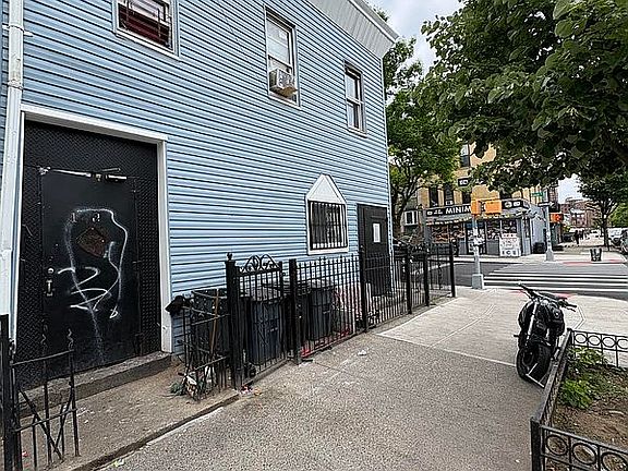 2nd image of 142 Sumpter St #9