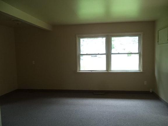 2nd image of 3016 1/2 Northgate Ave
