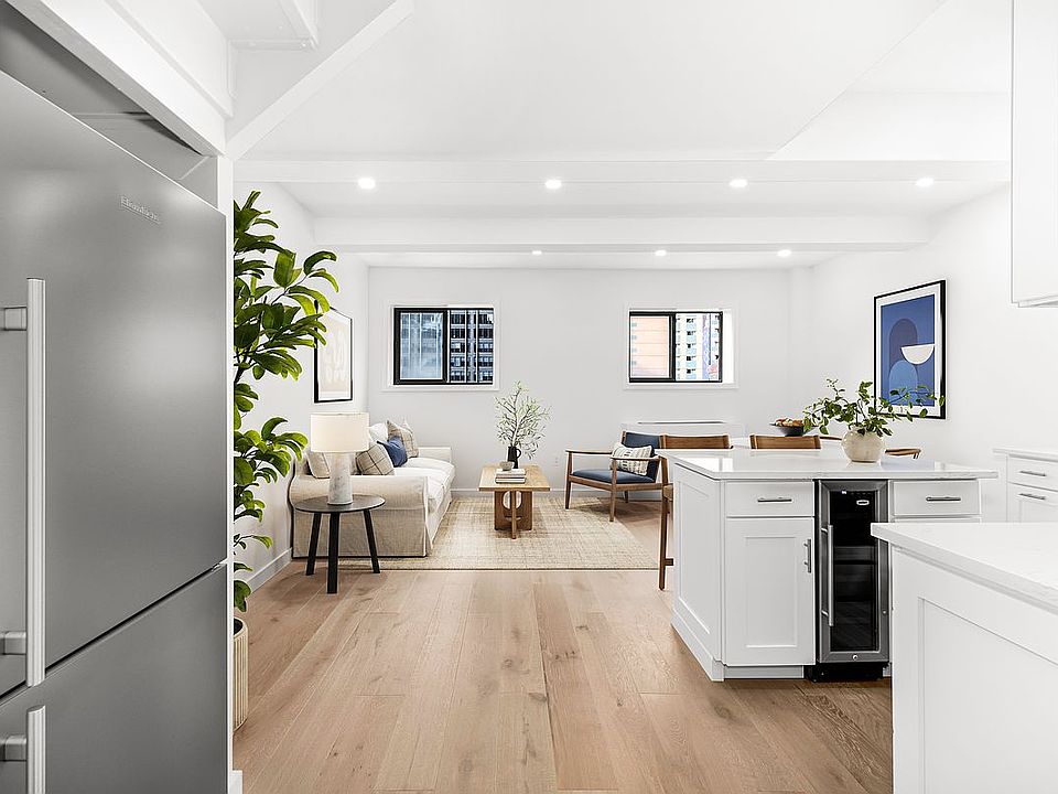 1st image of 150 W 51st St #2116