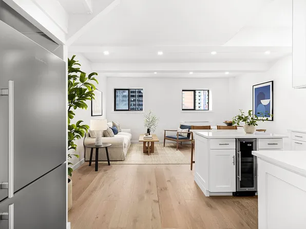 150 W 51st St APT 2116, New York, NY 10019