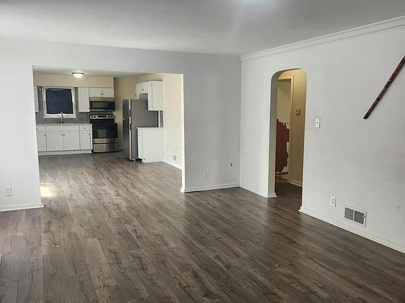5th image of 3270 E Livingston Ave