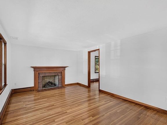4th image of 6 Cerdan Ave