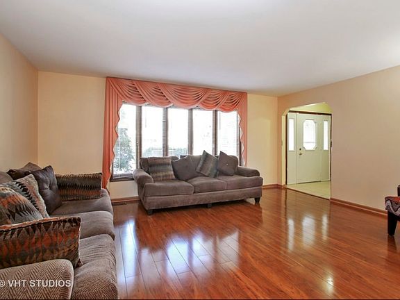 3rd image of 725 Sandpebble Dr