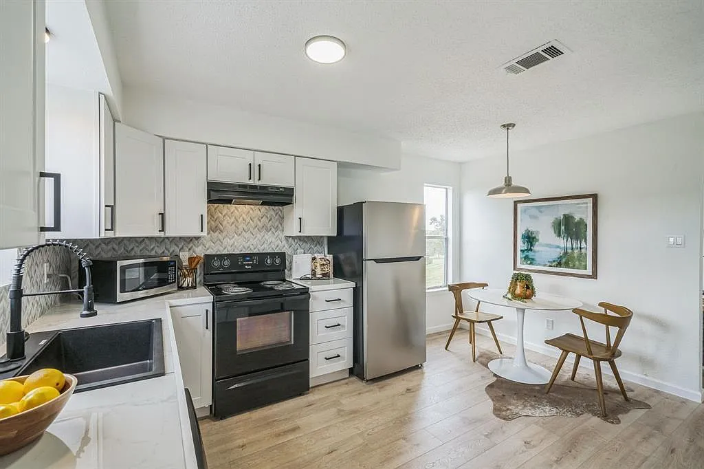 2 bed, 1.5 bath, 992 sqft, $1,650 — Photo 4