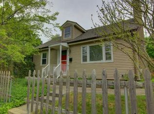 15 Kneeland St, Cranston, RI 02905