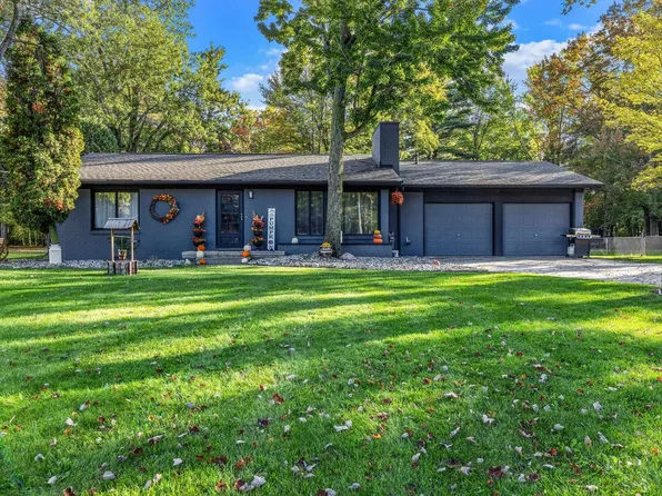 2948 E Martin Ct, Midland, MI 48640