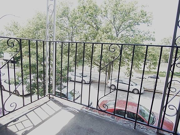 5th image of 601 18th St APT 2A