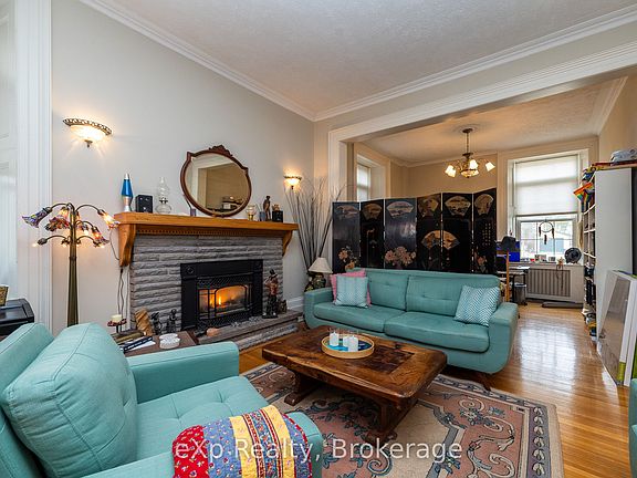 4th image of 805 3rd Ave W