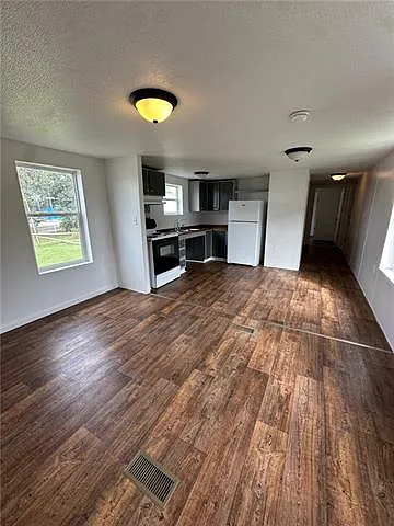 3 bed, 1.0 bath, 840 sqft, $950 — Photo 4