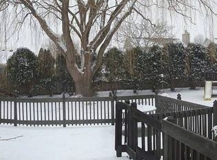 332 Wakefield Ln, Geneva, IL 60134