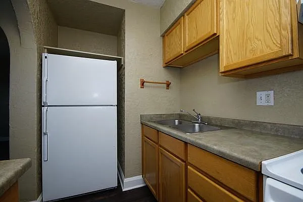 New Broadmoor — Photo 14