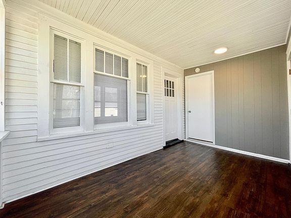 3rd image of 861 W Laketon Ave