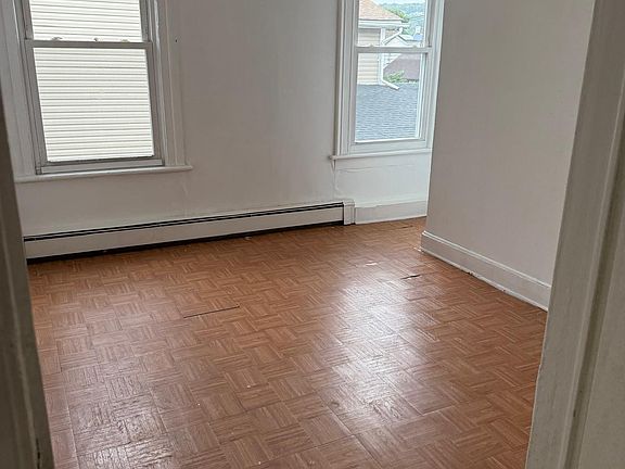 4th image of 132 Grove St