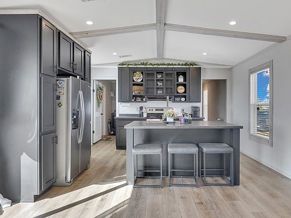 4th image of 3060 S Westcliff Rd