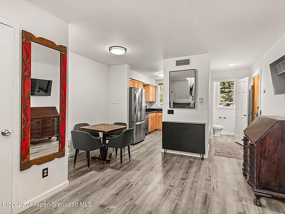 4th image of 425 Wood Rd #6