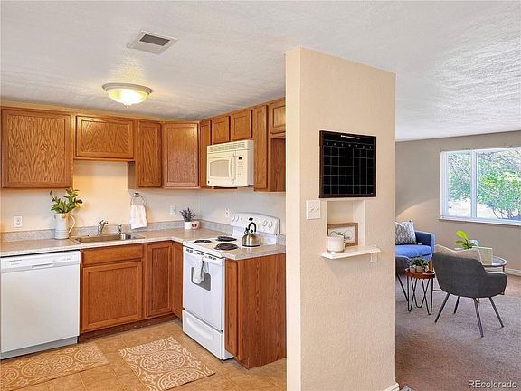 4th image of 665 Miller Ct
