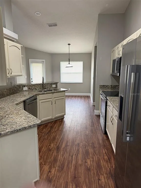 3 bed, 2.0 bath, 1748 sqft, $2,100 — Photo 4