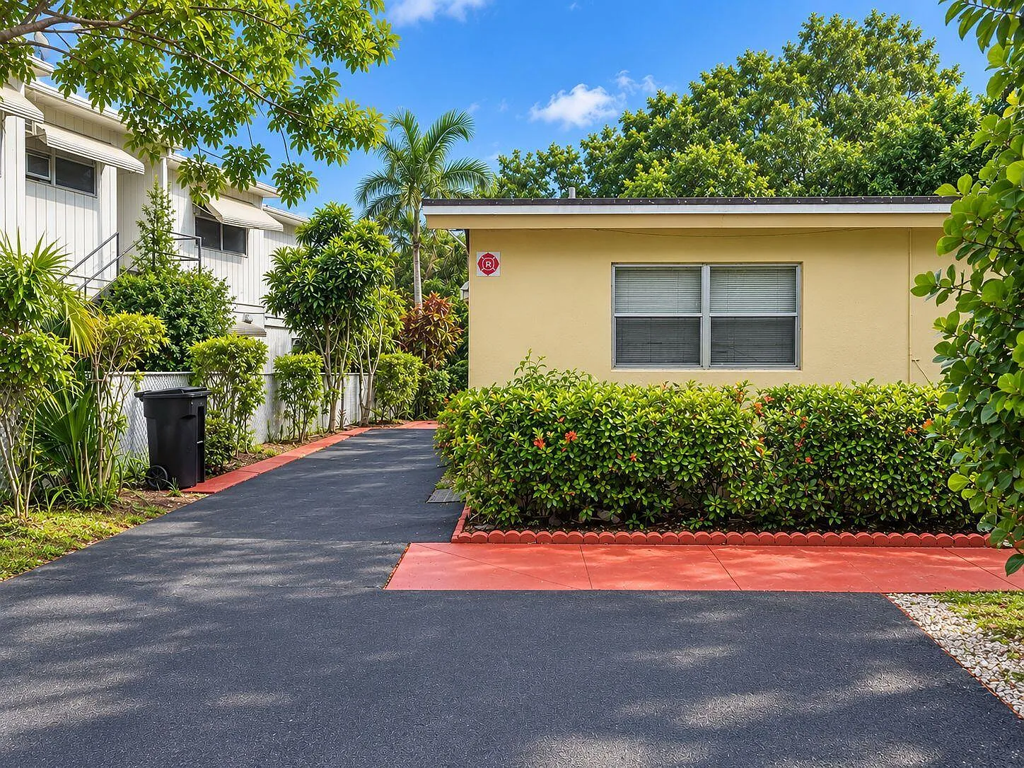 2 bed, 1.5 bath, 3106 sqft, $2,000 — Photo 2