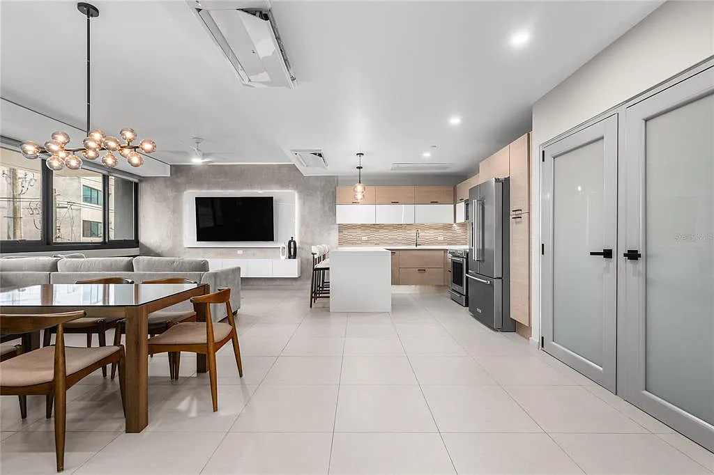 2 bed, 2.0 bath, 1300 sqft, $6,000 — Photo 3