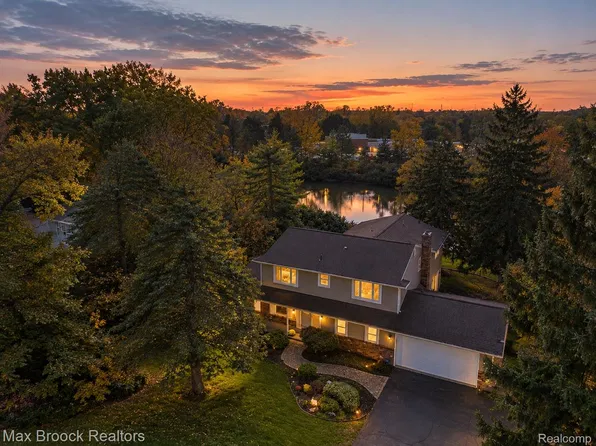 4340 Macqueen Dr, West Bloomfield, MI 48323