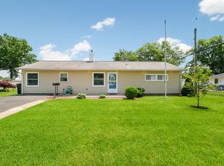 6 Thinbark Ln, Levittown, PA 19054