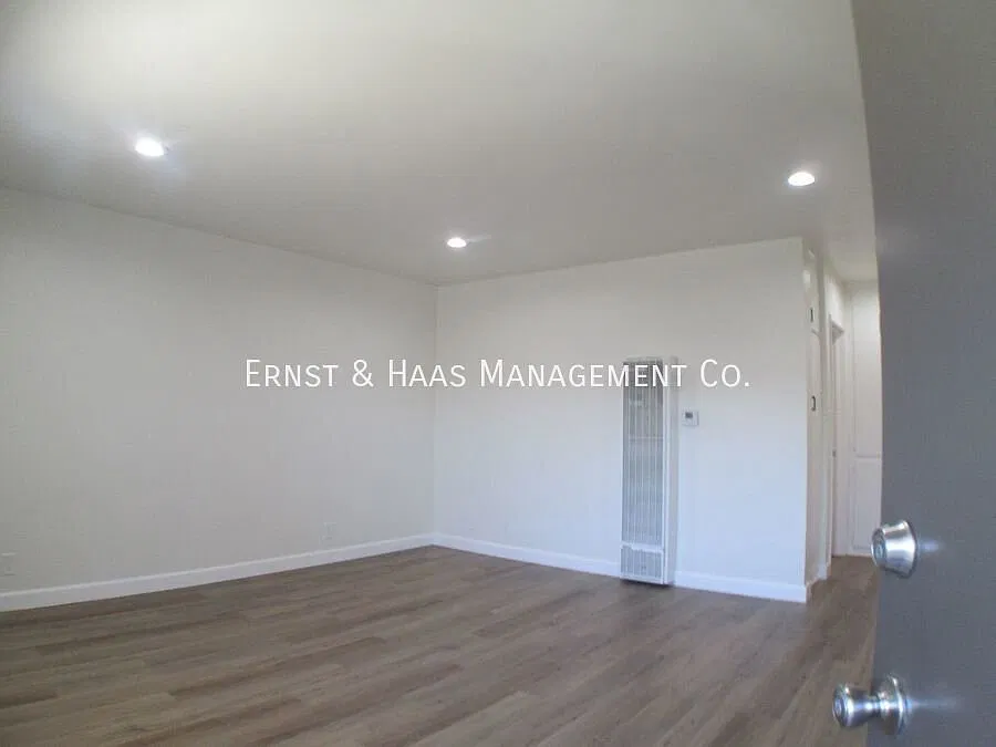 Renovated 2-Bedroom Apartment with Modern Kitchen & Parking in North Long Beach! — Photo 3