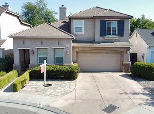 92 W Barcelona Ln, Clovis, CA 93619