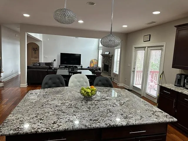 5 bed, 3861 sqft, $3,300 — Photo 4