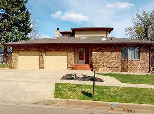 526 2nd Ave W, Dickinson, ND 58601