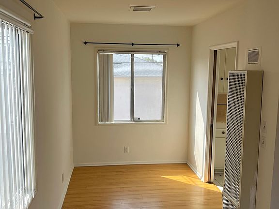3rd image of 1018 20th St APT L