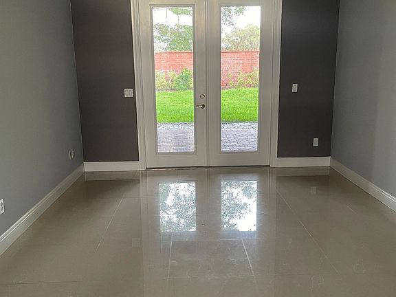 3rd image of 2078 Northumbria Dr