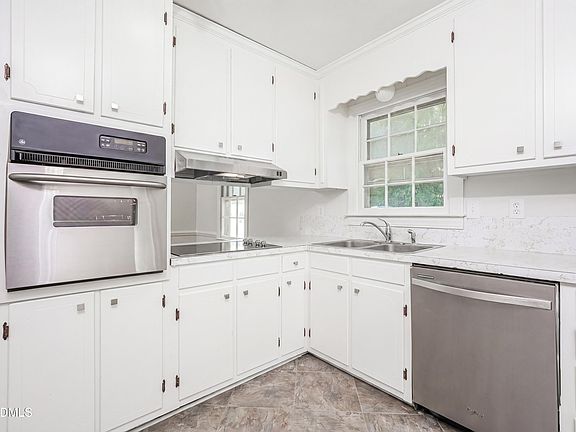 4th image of 305 Lucas St