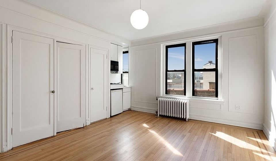 1st image of 300 8th Ave APT 6I