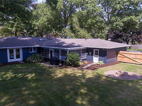 3rd image of 2305 S Shore Dr