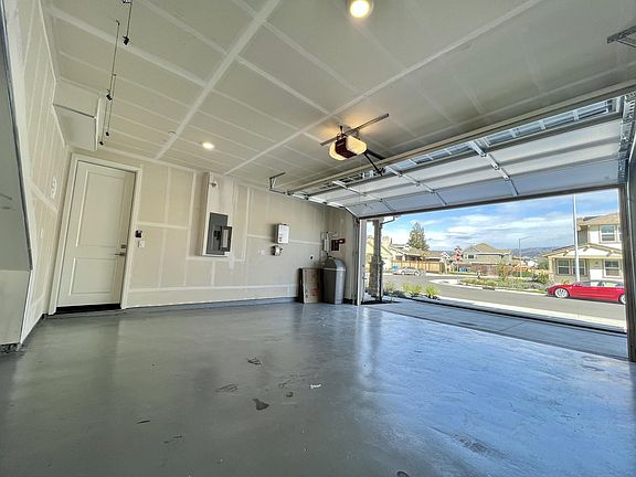 5th image of 855 Dakota Dr