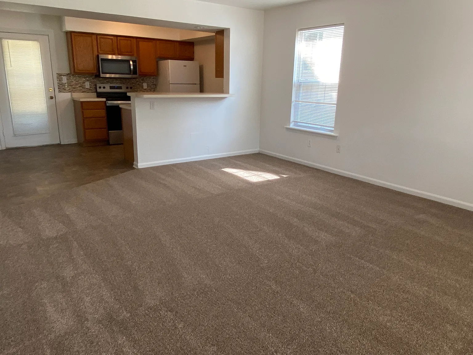3 bed, 1420 sqft, $1,300 — Photo 2