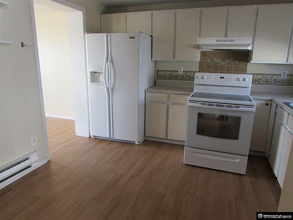 3rd image of 830 Moccasin Ln