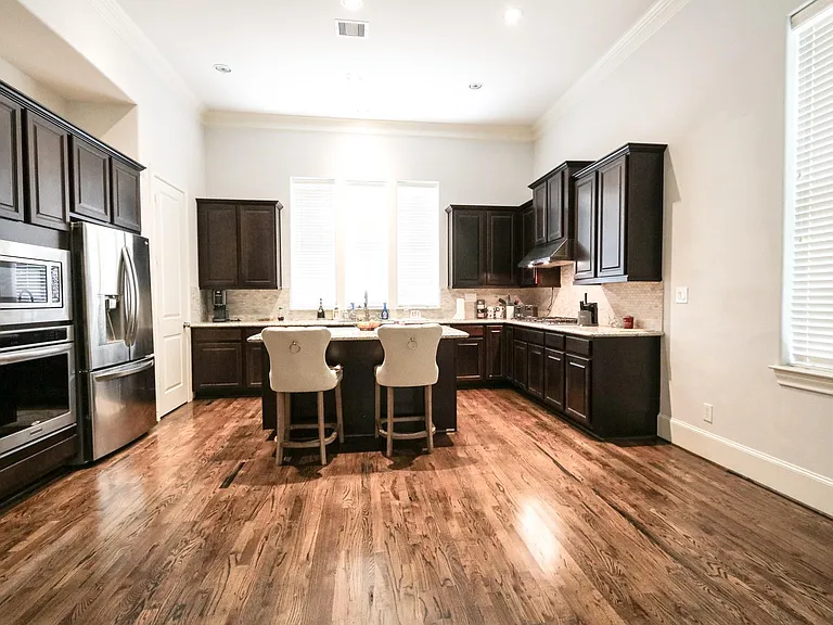 2037 Fannin Sta N — Photo 16