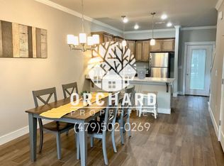 1823 E Brookview Dr, Siloam Springs, AR 72761