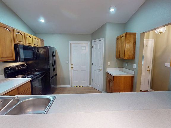 5th image of 2265 Clifton St