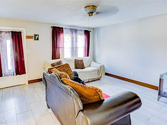 2nd image of 501 Tanglewood Dr