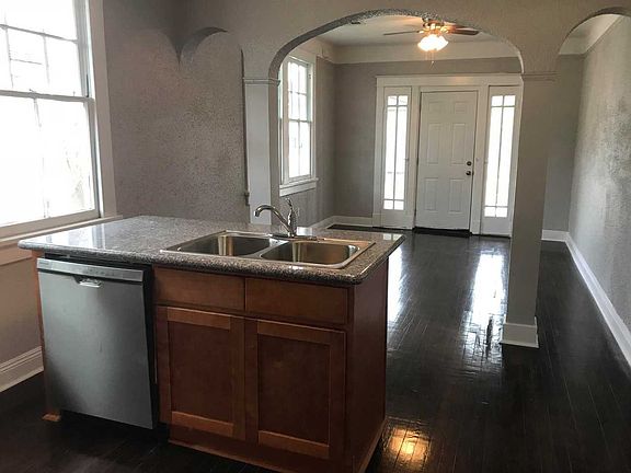 4th image of 2487 Dreux Ave