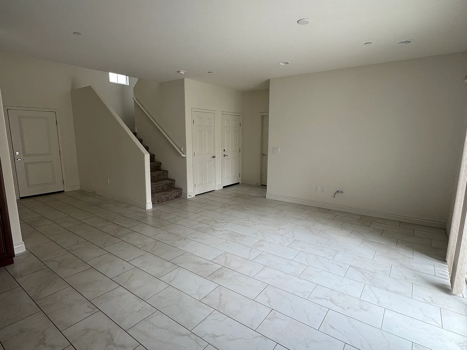 4 bed, 2464 sqft, $4,500 — Photo 3