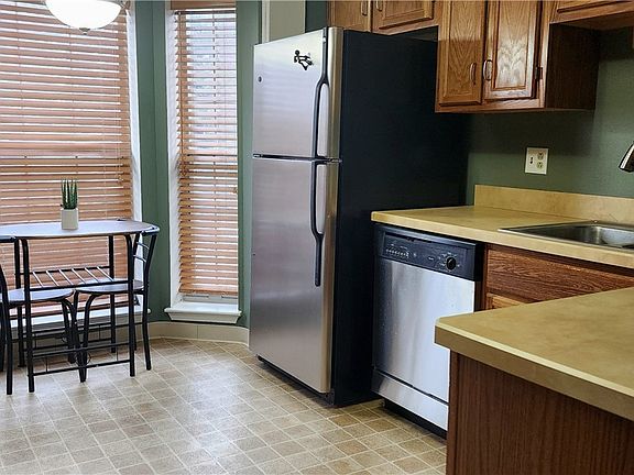 3rd image of 200 Fox Hollow Dr APT 206