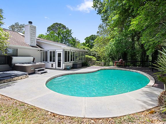 2nd image of 314 Ruckel Dr
