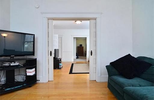 4th image of 88 Goddard St #1