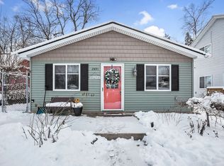 2891 Peerless Ave, Waterford, MI 48328